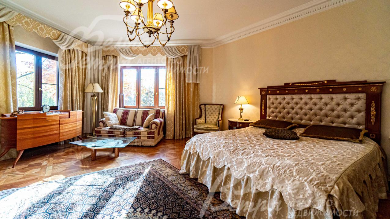 Дом выполнен "под ключ" с отделкой в классическом стиле