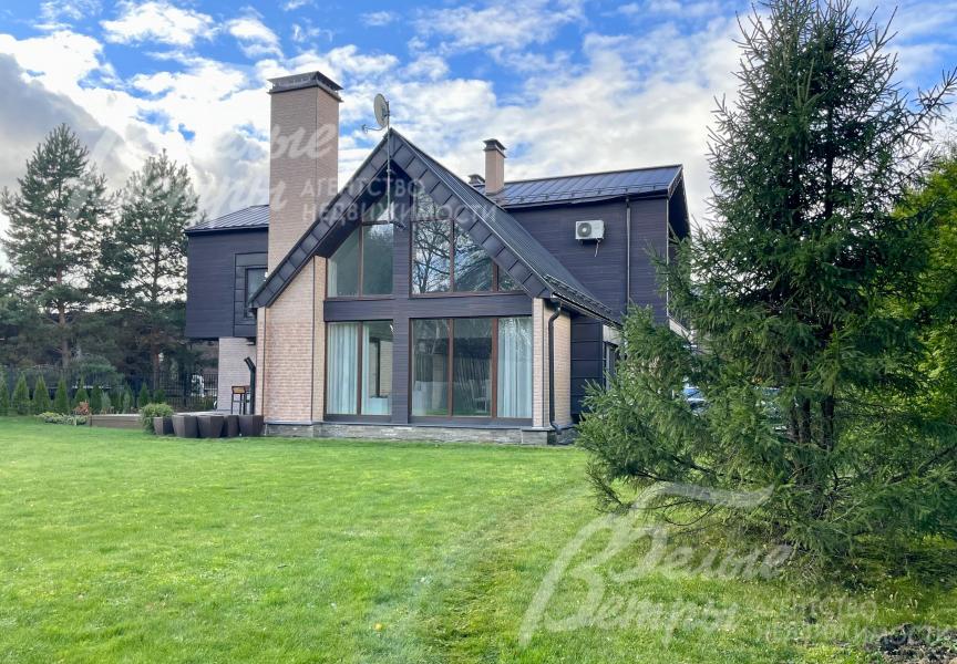 Дом 260 кв.м на участке 12 соток