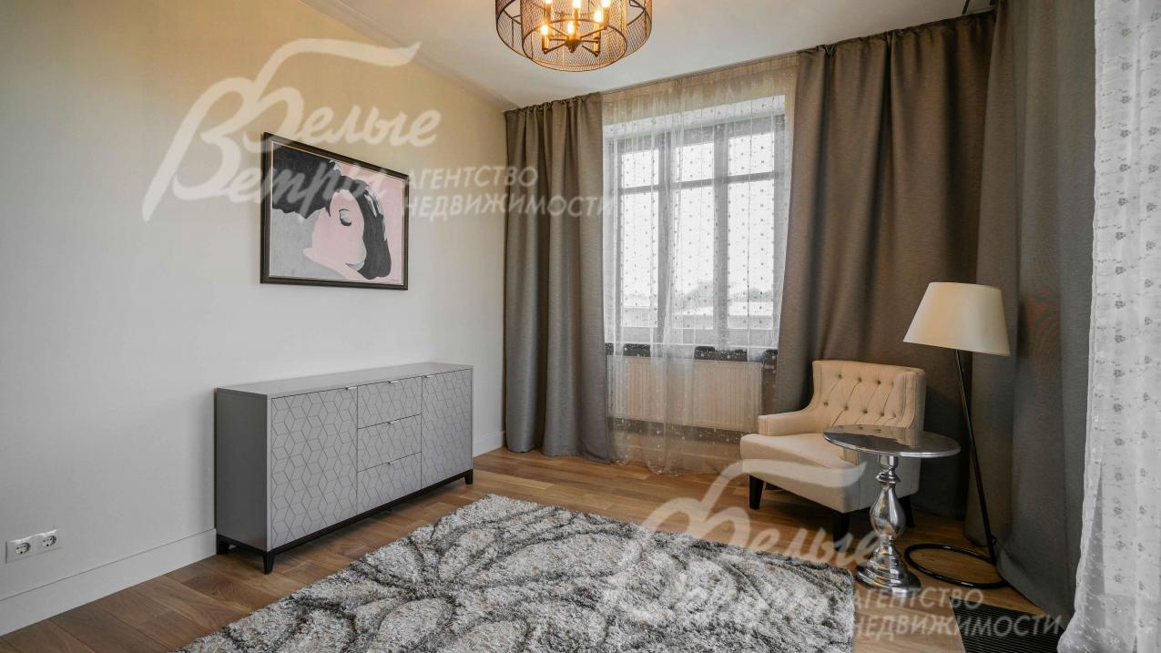 Главная спальня 22 кв.м с выходом на балкон 11 кв.м