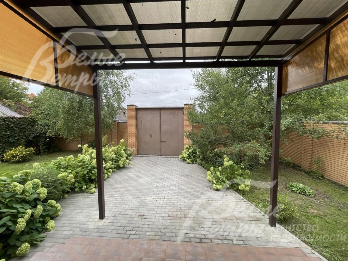 Парковка перед домом