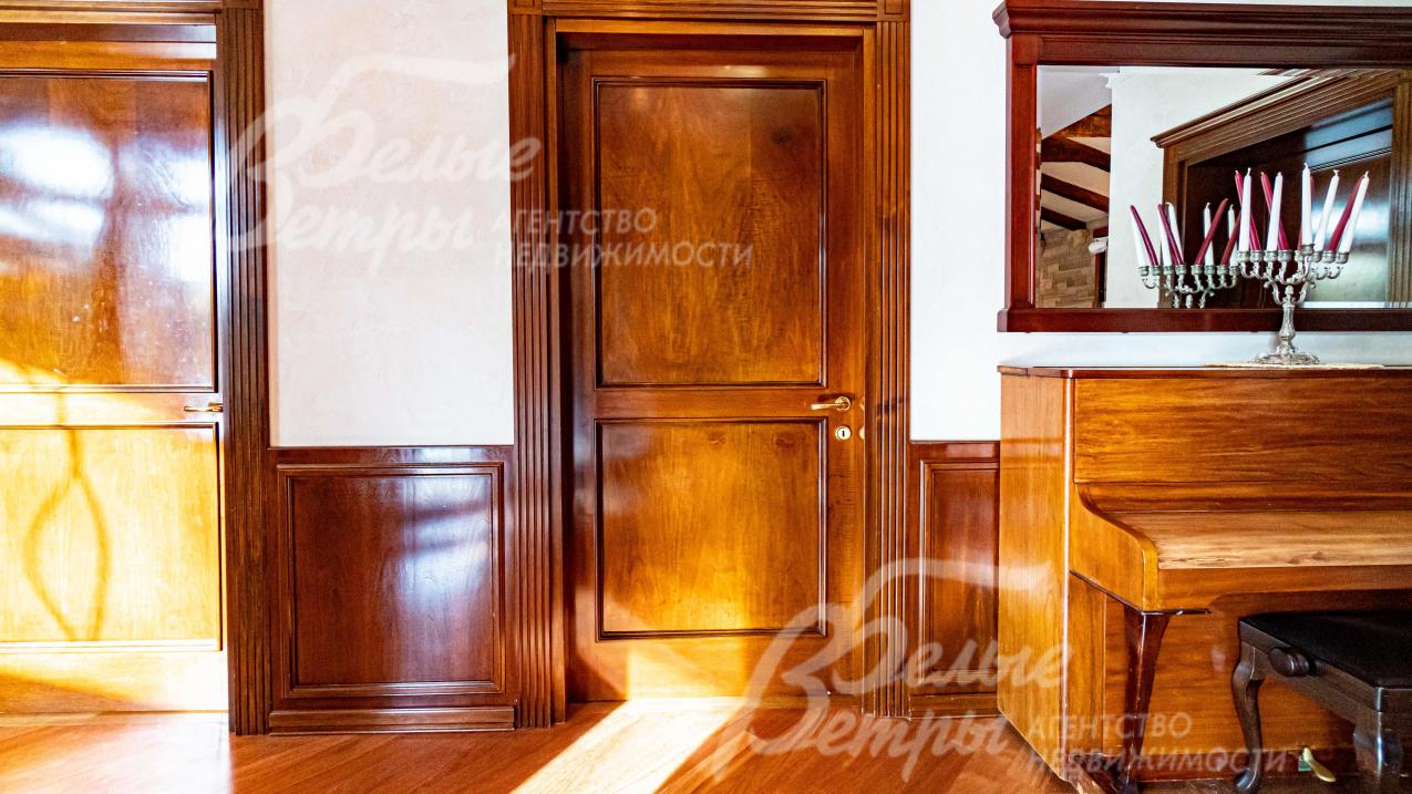 Двери из массива итальянского ореха