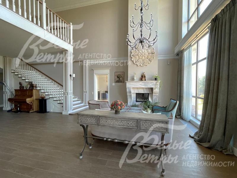 Гостиная-столовая 99 кв.м с выходом на открытую террасу. 