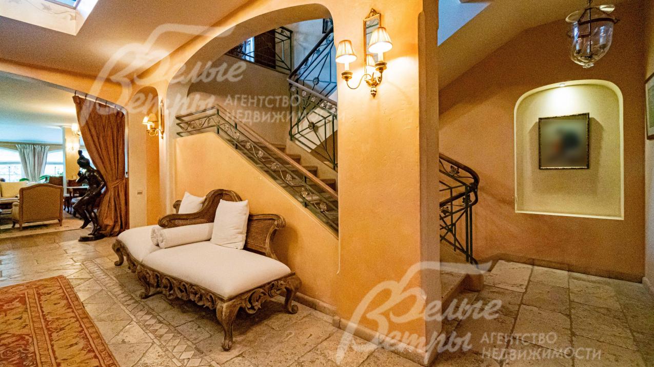 Лестничный марш на 2-ой этаж