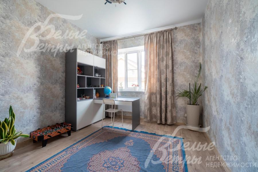 Спальня на втором этаже с рабочим местом