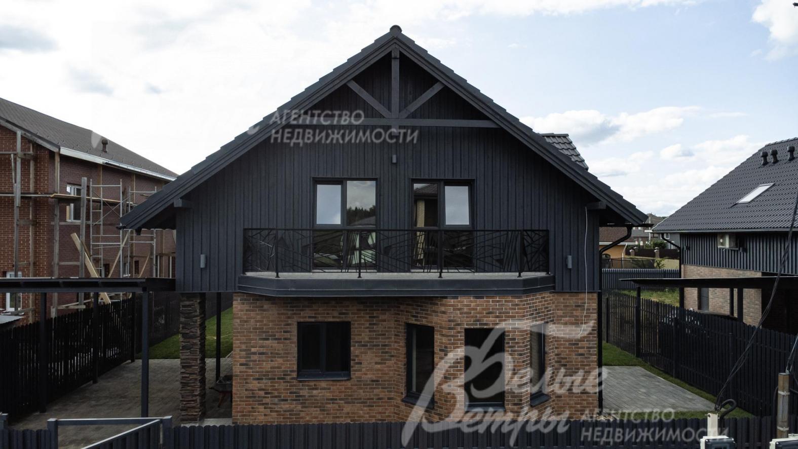 Облицовка стен: 1-й этаж: термопанели; 2-й этаж: планкен из лиственницы 