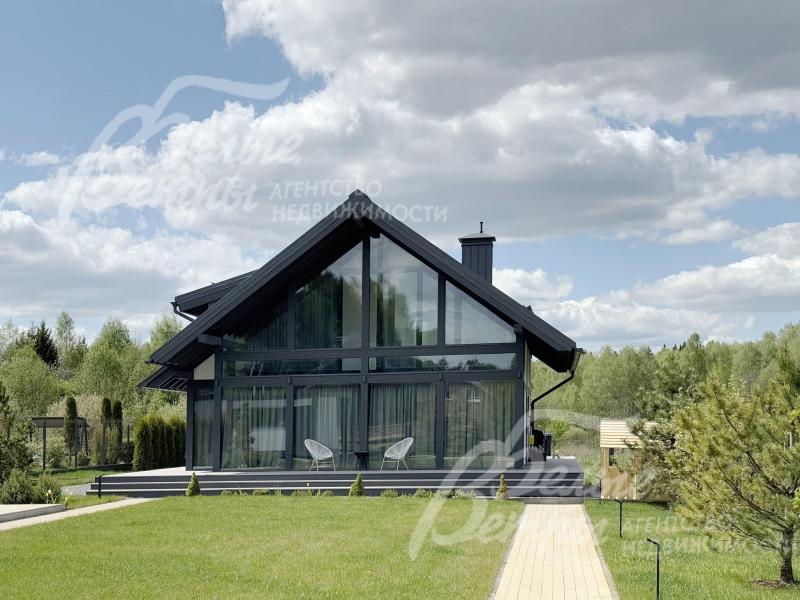 Посёлок сочетает дома с эффектными стильными фасадами с продуманной посадкой на участках в уникальный природный ландшафт