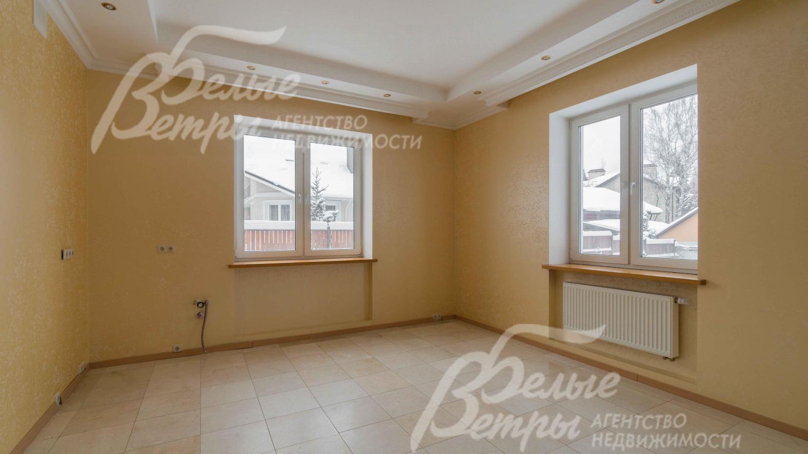 Спальня-кабинет на первом этаже