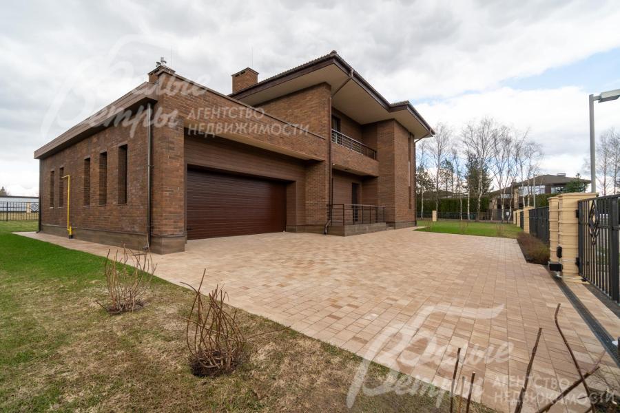 Гараж на 2 авто примыкает к дому