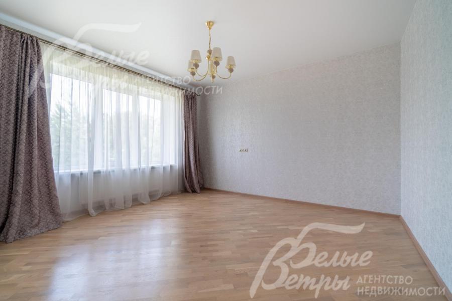 Спальня на втором этаже: на полу - паркетная доска