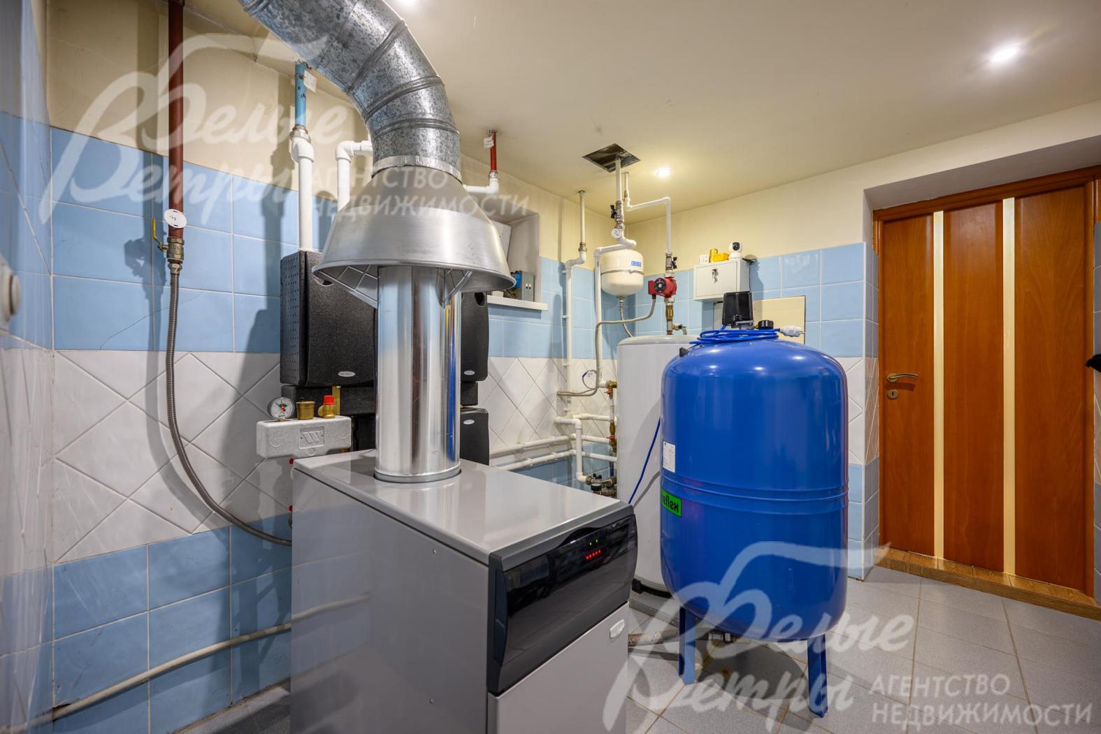 В котельной смонтированы газовый котёл Baxi мощностью 62 кВт и система водоподготовки Clack