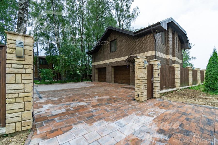 Гараж на 2 авто с квартирой персонала на 2ом этаже - 120 кв.м