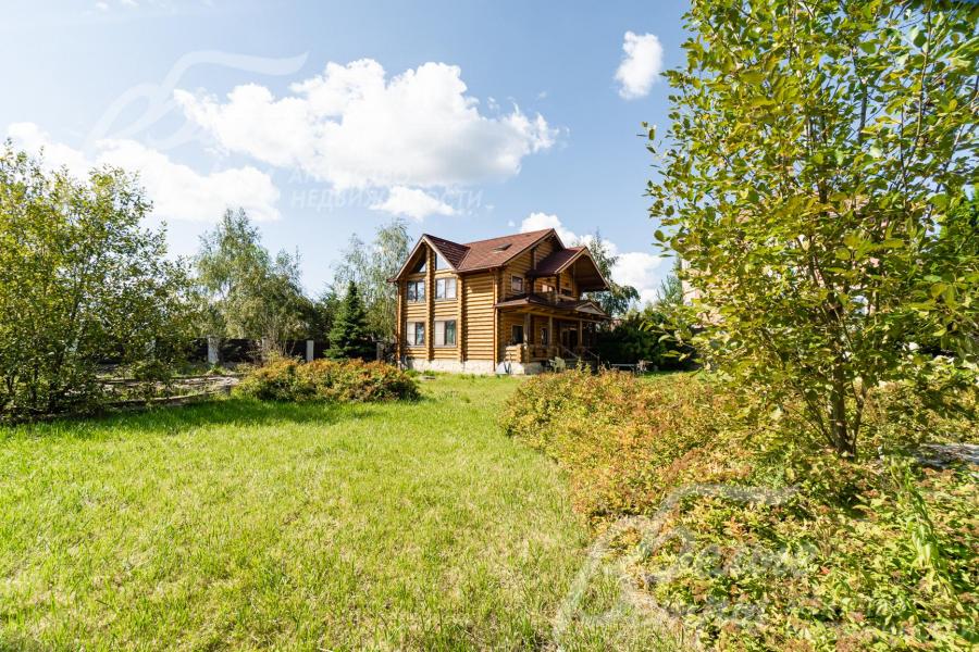 Меблированный дом на участке 20 соток