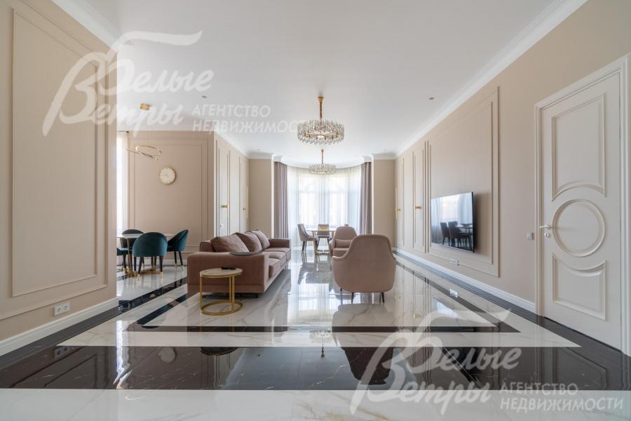 Дом - с отделкой под ключ, меблирован, оснащён всей необходимой техникой