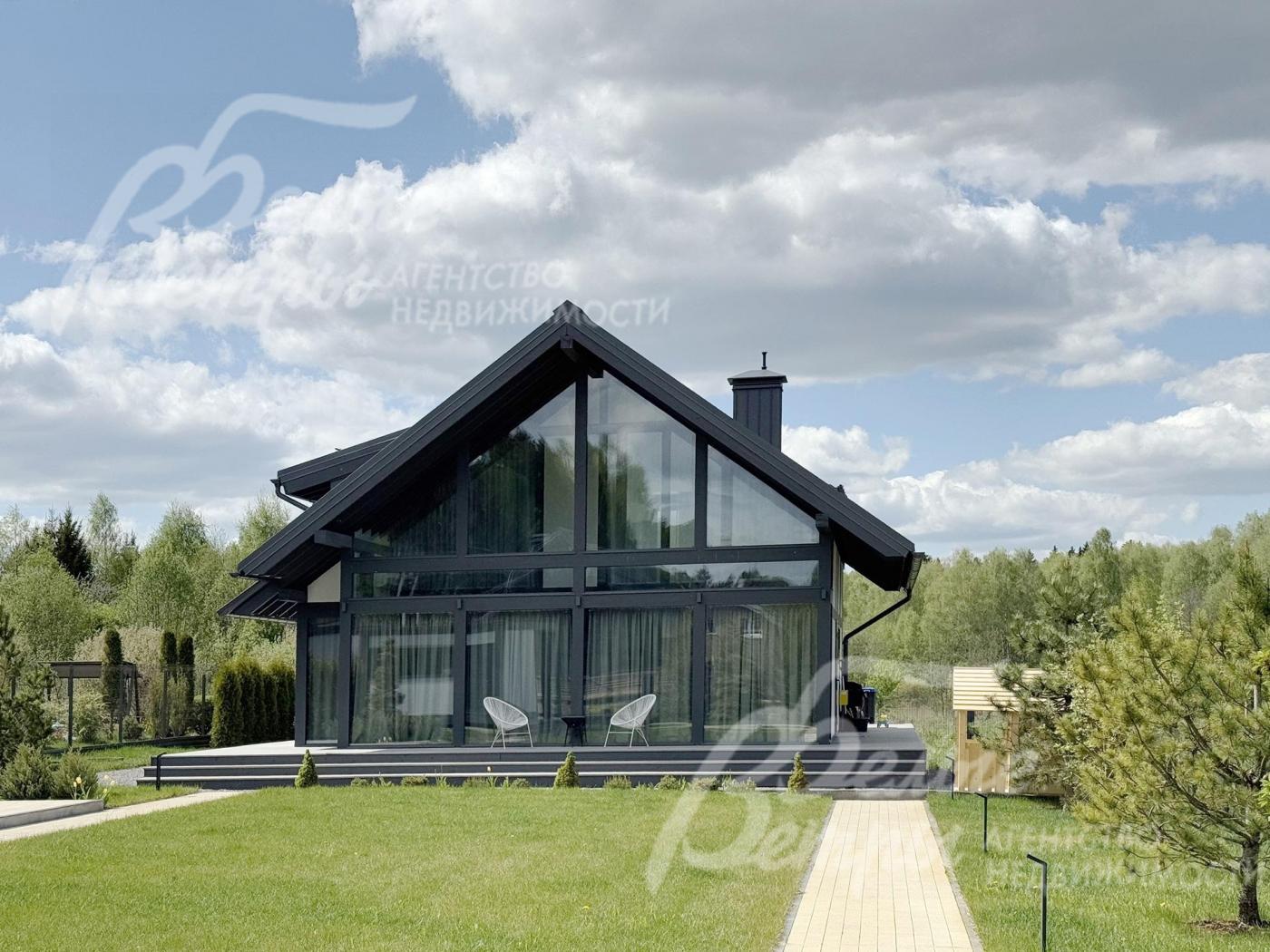 Посёлок сочетает дома с эффектными стильными фасадами с продуманной посадкой на участках в уникальный природный ландшафт