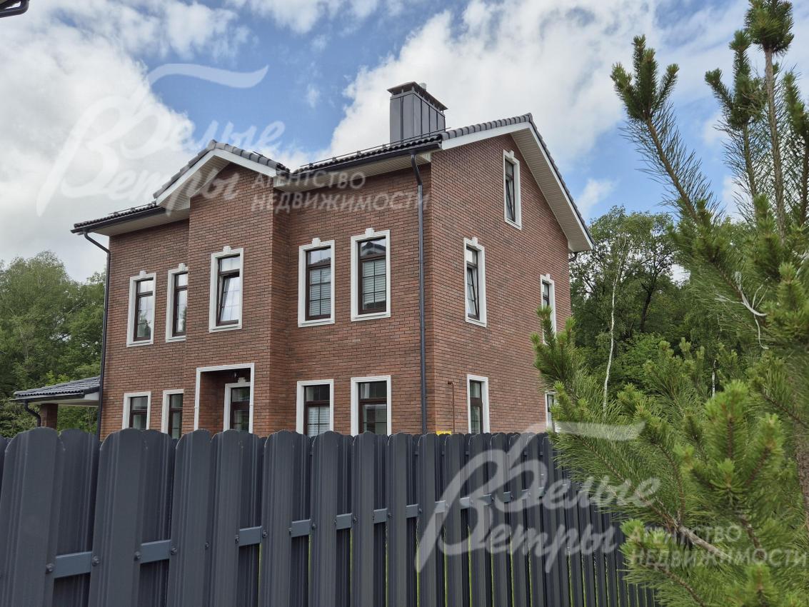 Коттедж 250 кв.м на прилесном участке 10 соток.