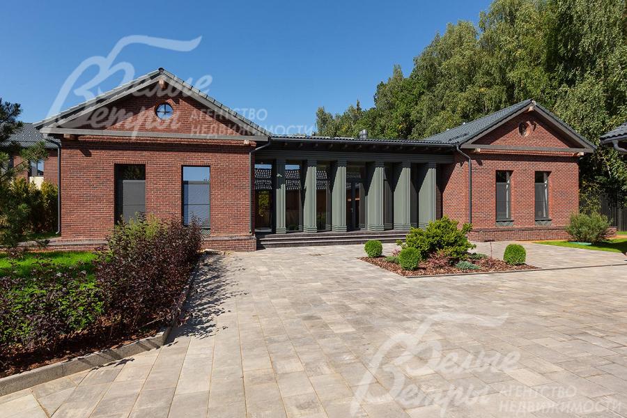 Авторский проект одноэтажного дома площадью 515 кв.м в обжитом коттеджном поселке премиум класса Графские пруды