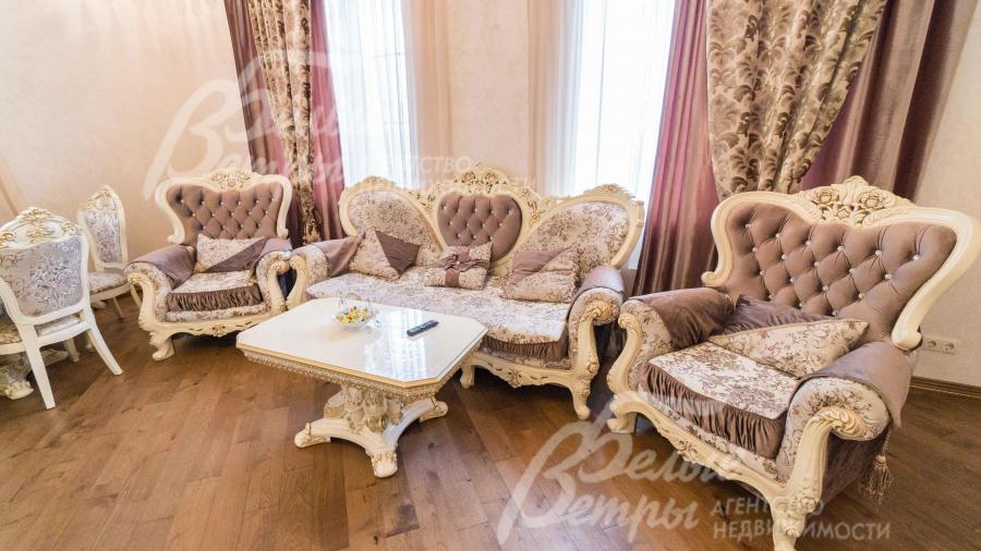 Мягкий гарнитур с обивкой из дорогого жаккарда