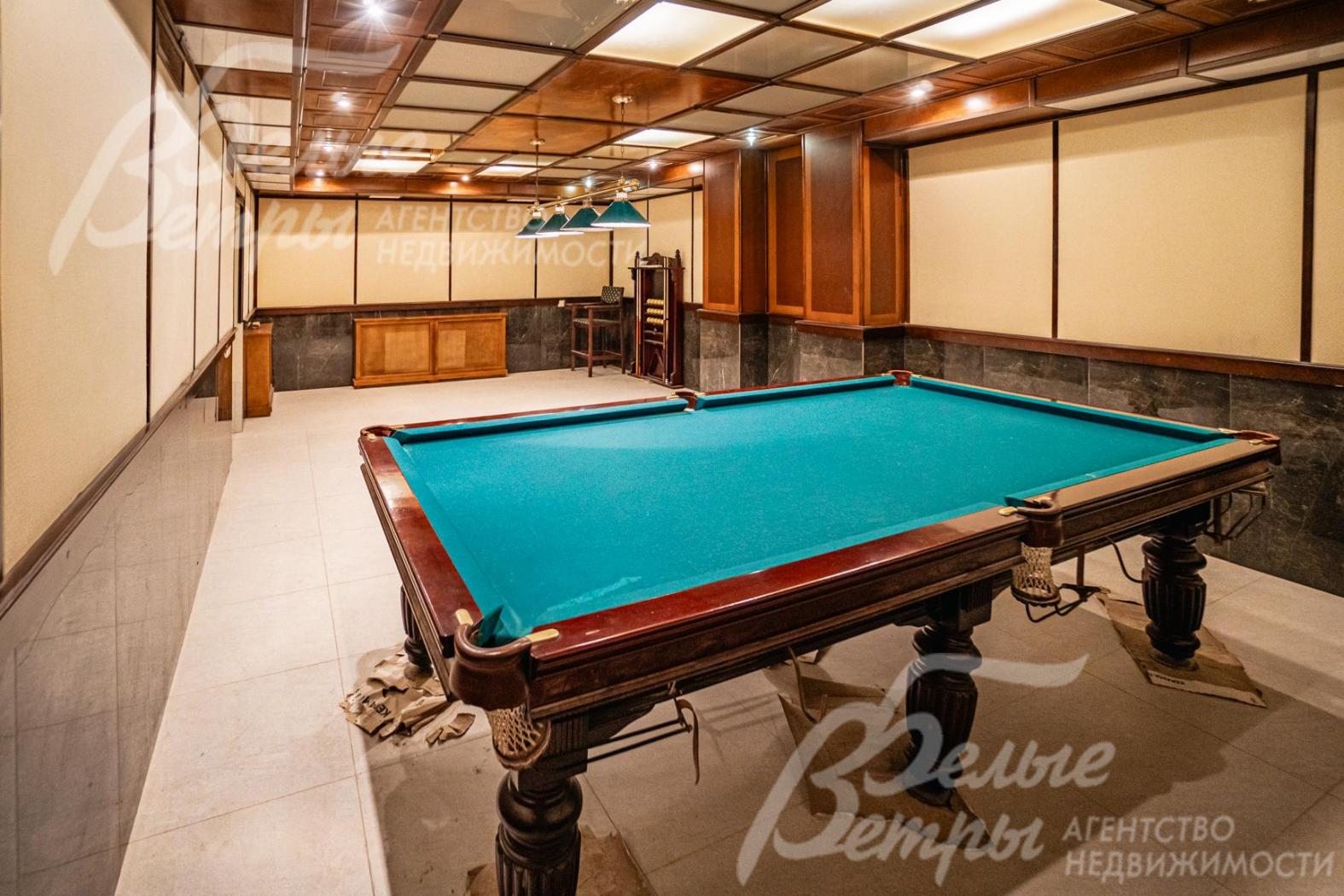 Бильярдная в цокольном этаже