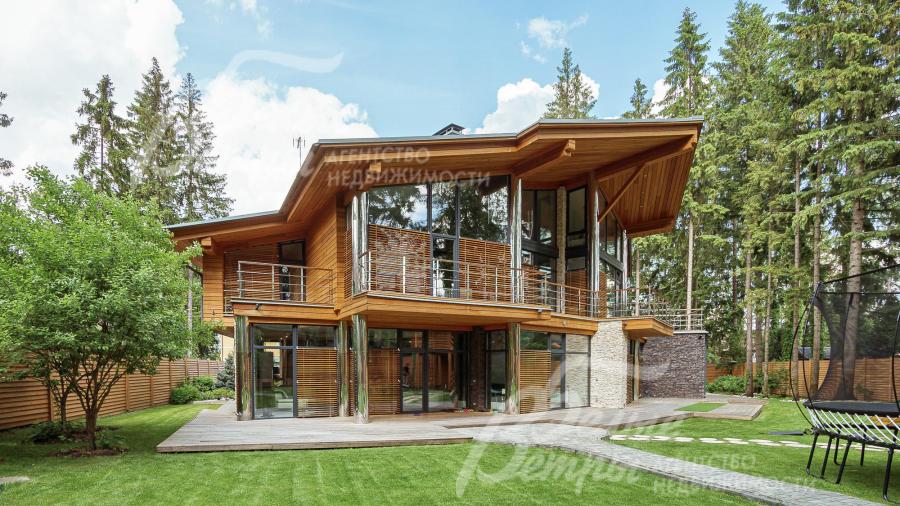 Изюминкой данного проекта является его большая площадь остекления дорогостоящими высококачественными и высокотехнологичными стеклопакетами