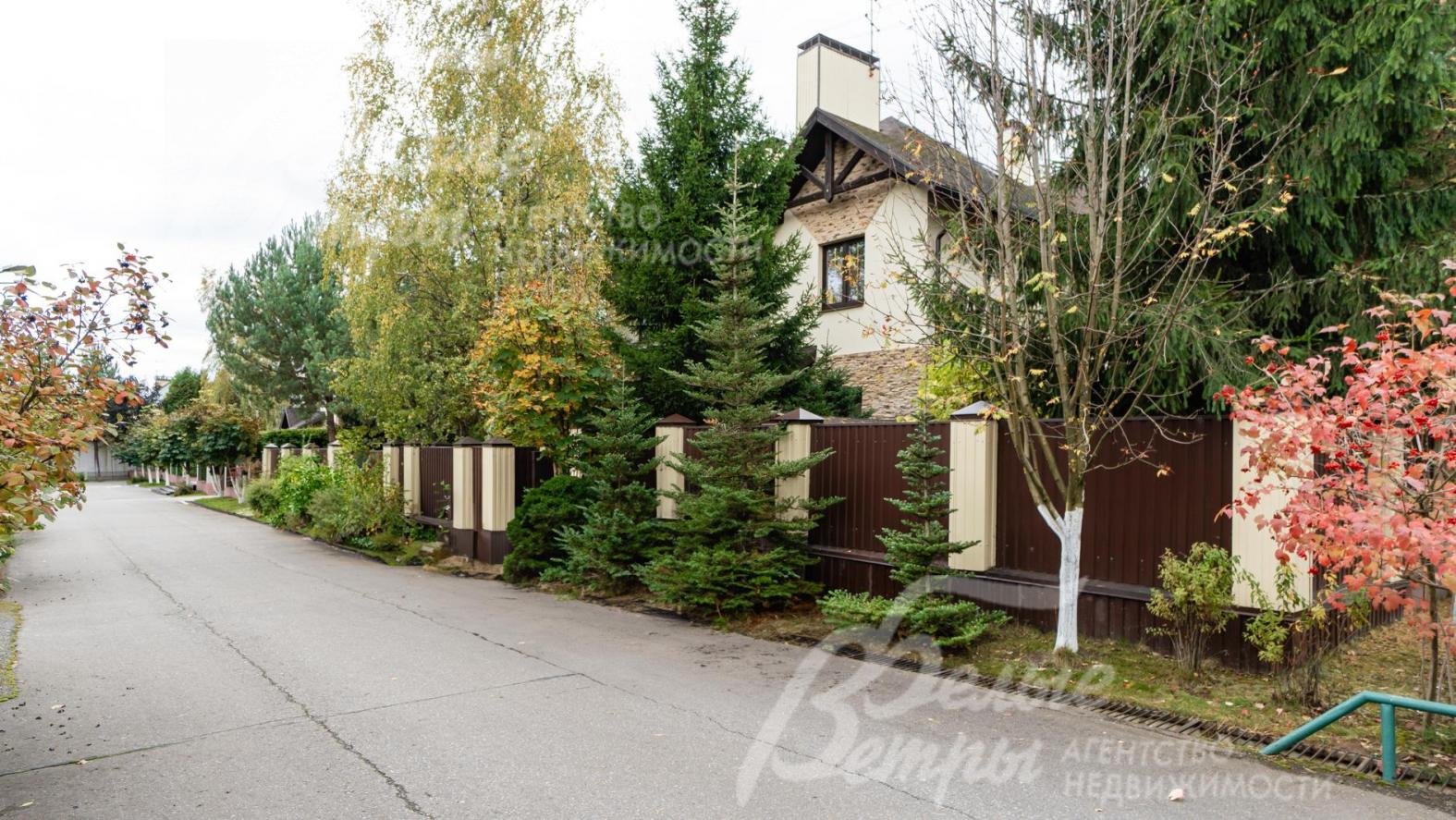 Дома в едином стиле в поселке Власово