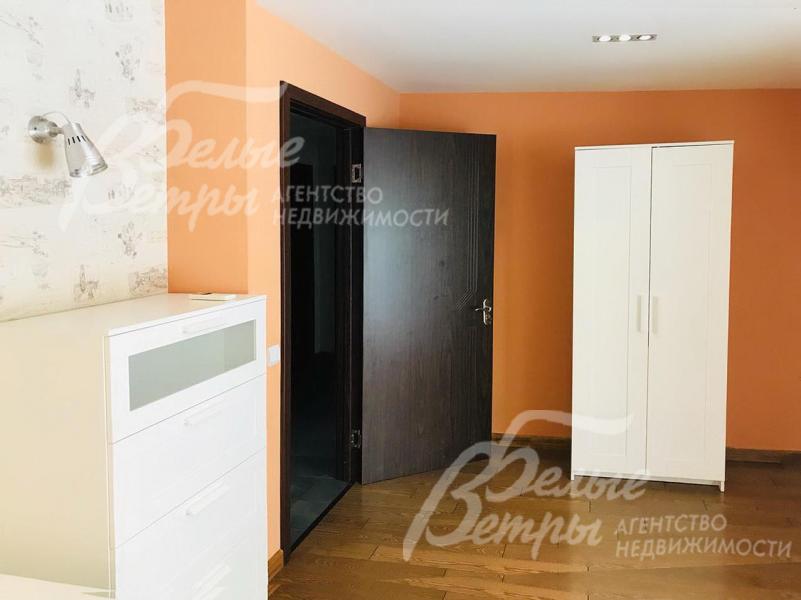 Дом полностью меблирован