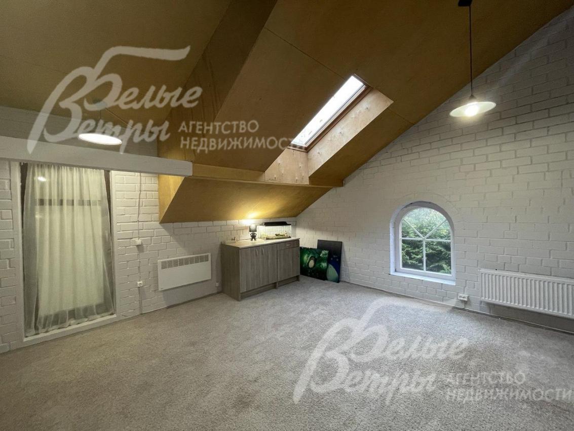 Спальня на 2-ом этаже с мансардным окном