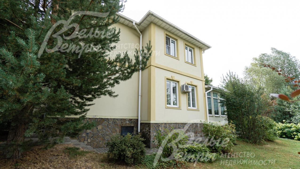 Коттедж с мебелью на участке площадью 12 соток в поселке Каменка