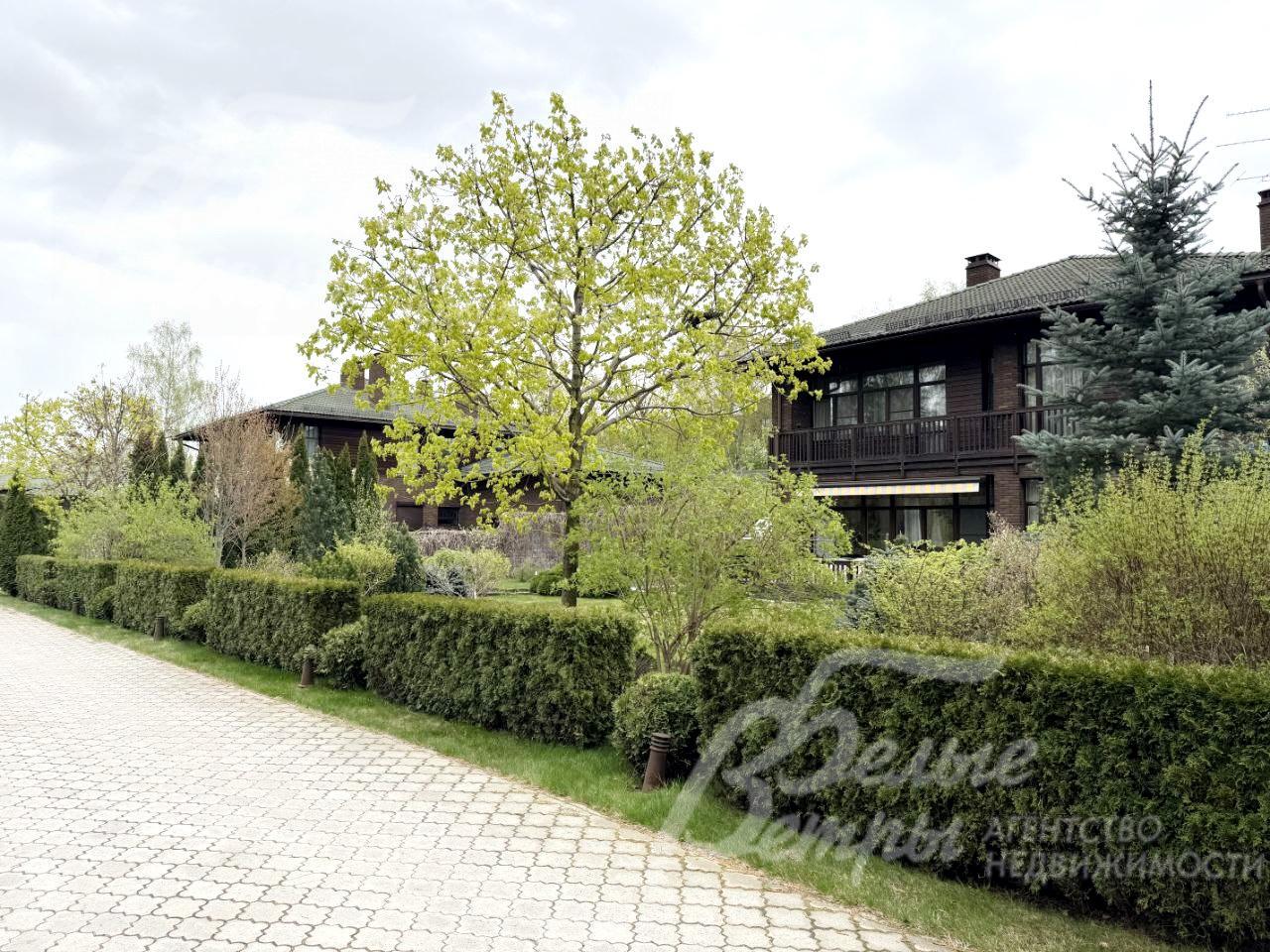 Дома в коттеджном поселке Чароит в Новой Москве