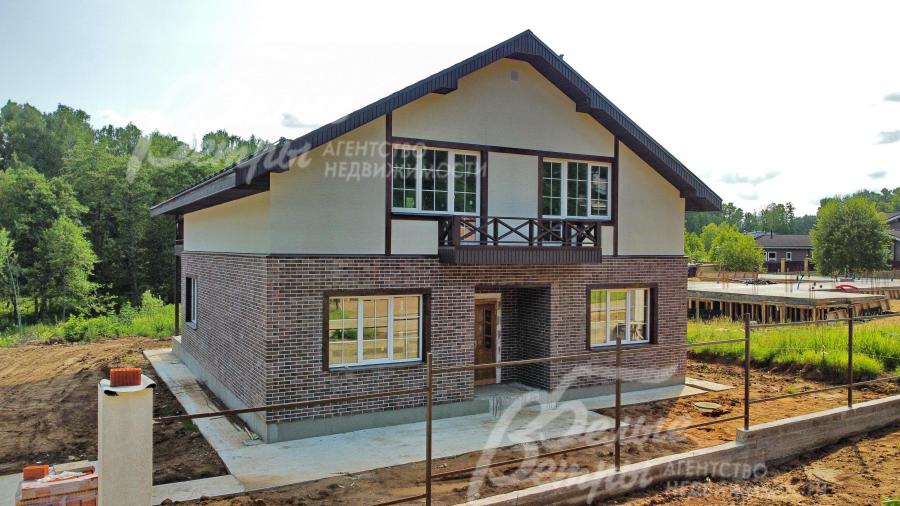 Загородный дом вблизи озера и леса