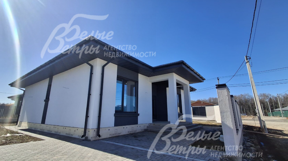 Парковка на 2 авто выложены брусчаткой