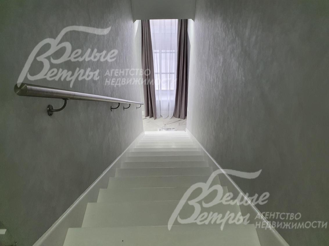 Удобные поручни на лестничном марше