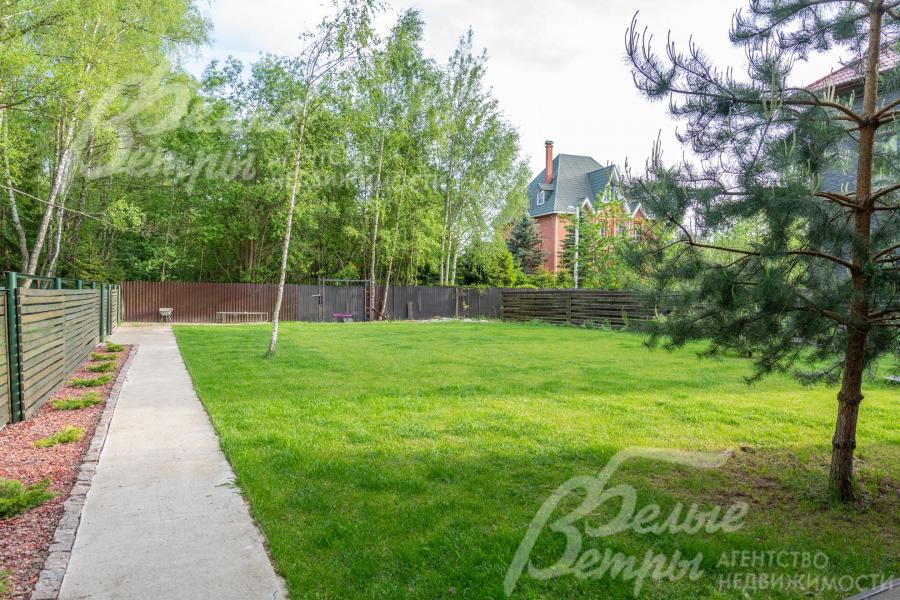 Вид с террасы на участок