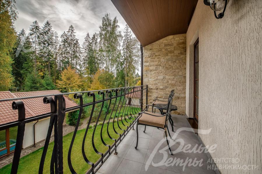 Балкон в спальне 2-го этажа