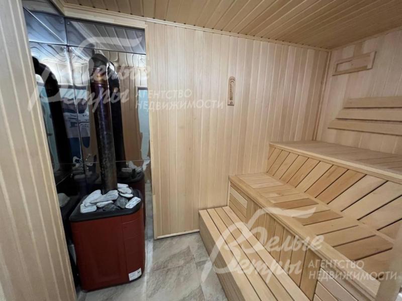 Сауна в здании гаража.