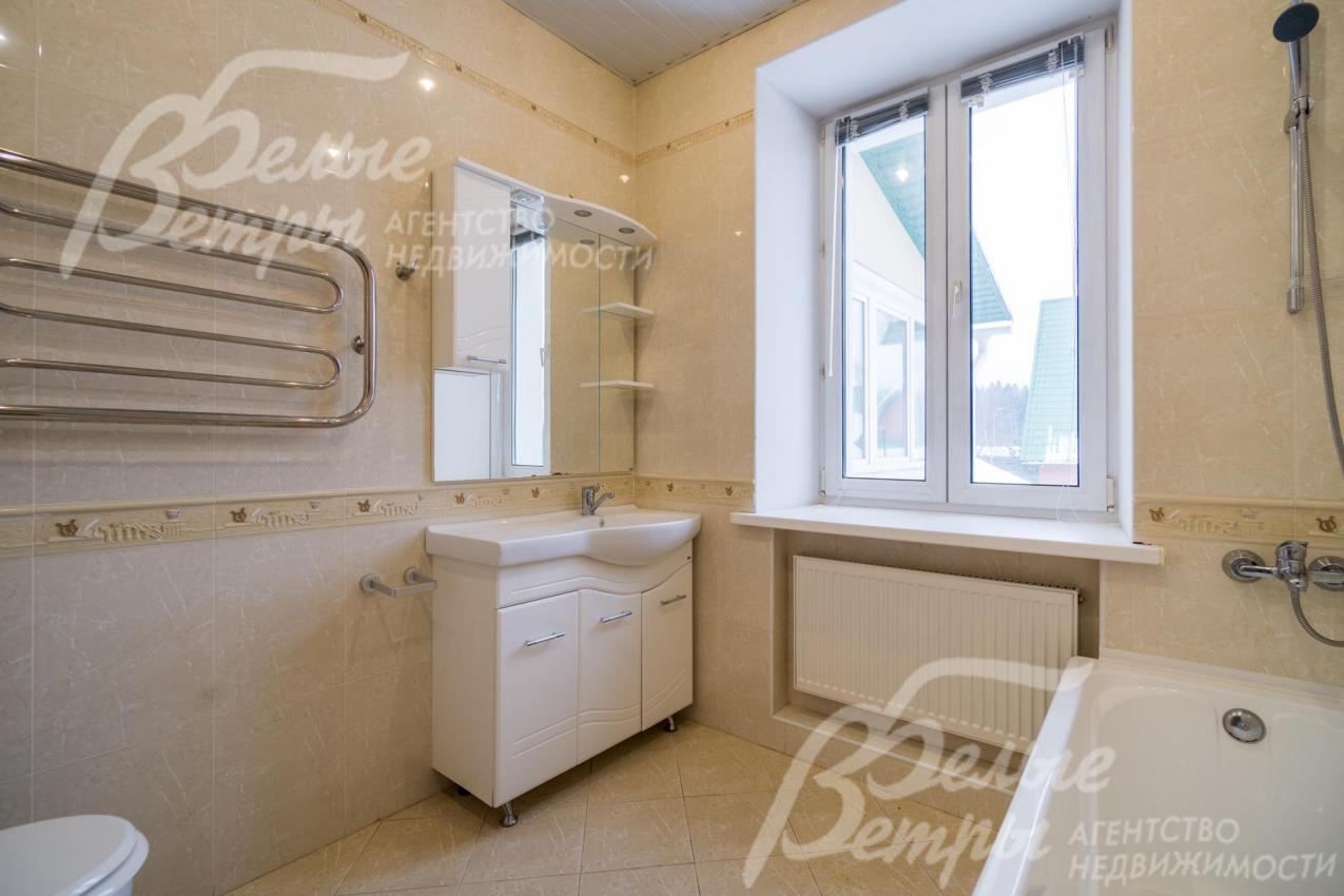 Санузел с ванной на 1-ом этаже.