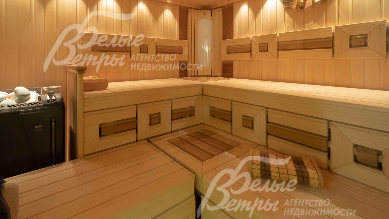 Парная с немецкой печкой, отделана абашем и канадским кедром