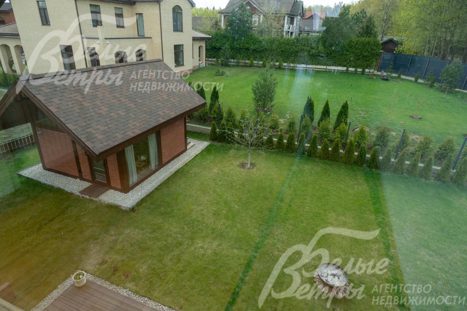 Вид на участок со второго этажа